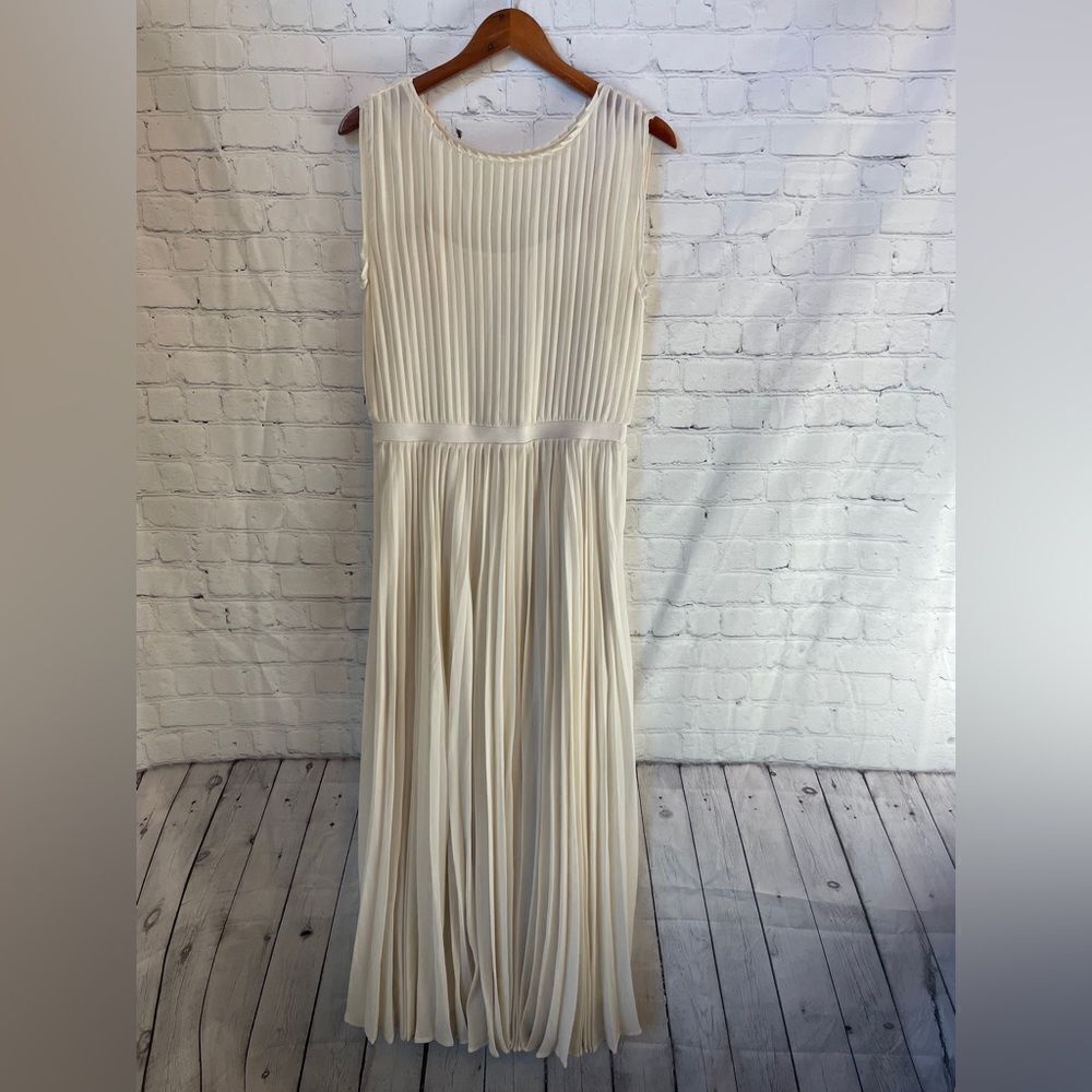 Grayson Cream Pleated Maxi Lined Dress Size Small